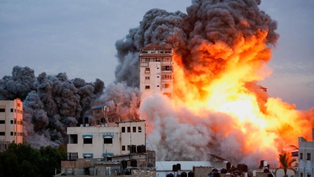 Yahudiler Gazzeyi yakıyor ve Müslümanlar sessiz.!!!