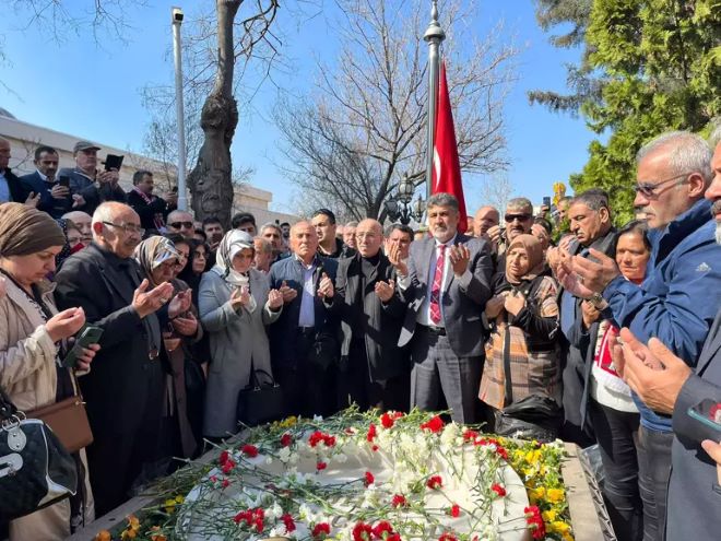 Milli Yol Partisi Muhsin Yazıcıoğlu'nu mezarı başında anacak